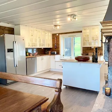 Holiday home Eventyrlig Tommerhytte Pa Gardstun