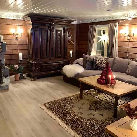 Holiday home Eventyrlig Tommerhytte Pa Gardstun *
