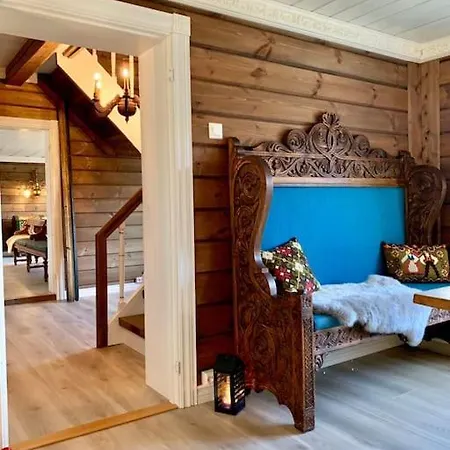 Eventyrlig Tommerhytte Pa Gardstun Винстра