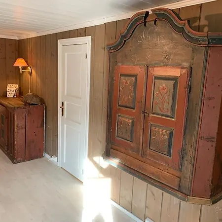 Holiday home Eventyrlig Tommerhytte Pa Gardstun *