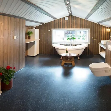 Holiday home Eventyrlig Tommerhytte Pa Gardstun Vinstra
