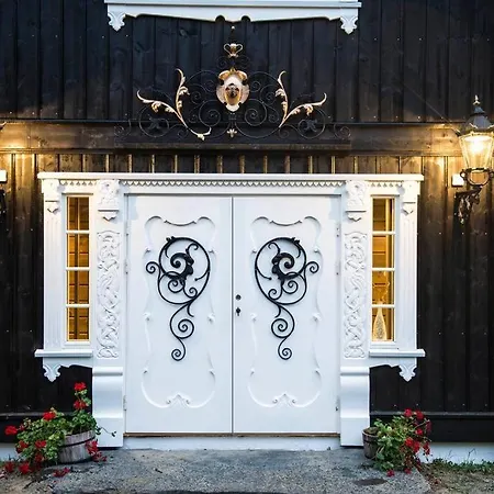 Holiday home Eventyrlig Tommerhytte Pa Gardstun *