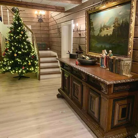 Eventyrlig Tommerhytte Pa Gardstun Винстра