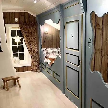 Holiday home Eventyrlig Tommerhytte Pa Gardstun