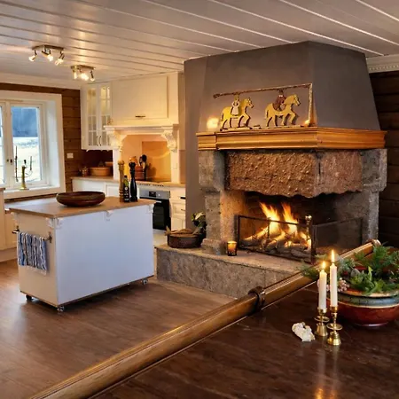 Eventyrlig Tømmerhytte På Gårdstun Feriehus