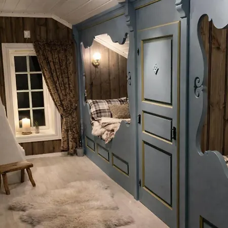 Eventyrlig Tommerhytte Pa Gardstun