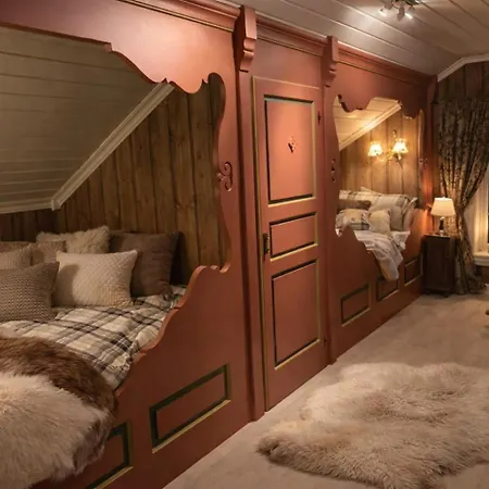 Feriehus Eventyrlig Tømmerhytte På Gårdstun *