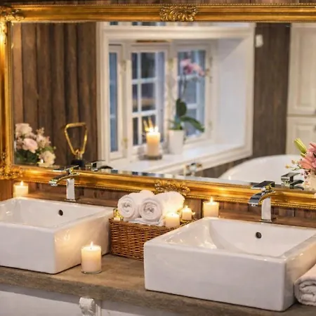 Eventyrlig Tommerhytte Pa Gardstun