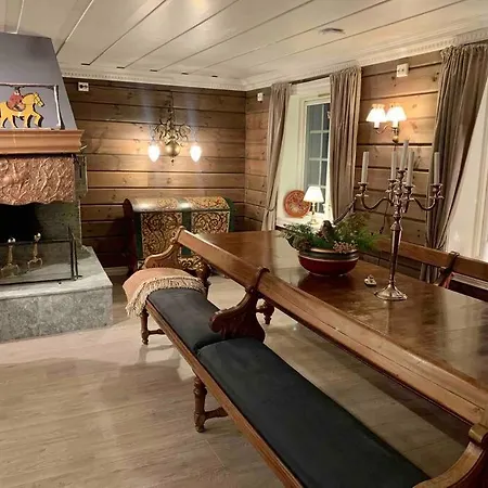 Eventyrlig Tommerhytte Pa Gardstun