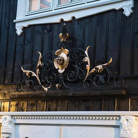 Eventyrlig Tommerhytte Pa Gardstun